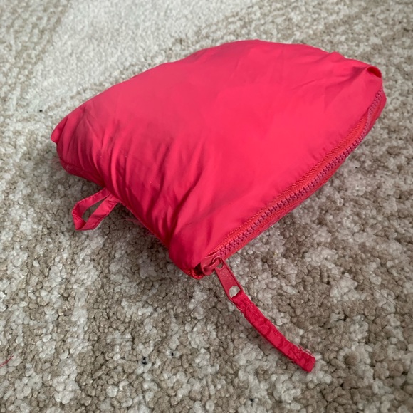 Packable windbreaker - Picture 1 of 4